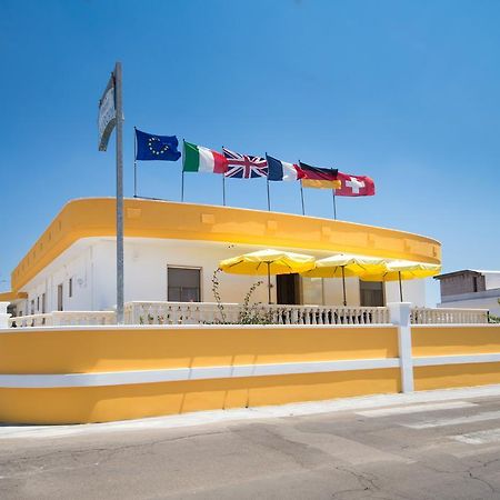 Albergo Europa Марина ди Манкаверза Екстериор снимка