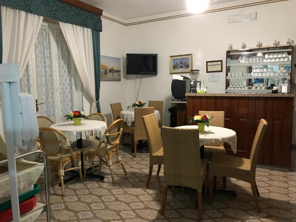Albergo Europa Марина ди Манкаверза Екстериор снимка