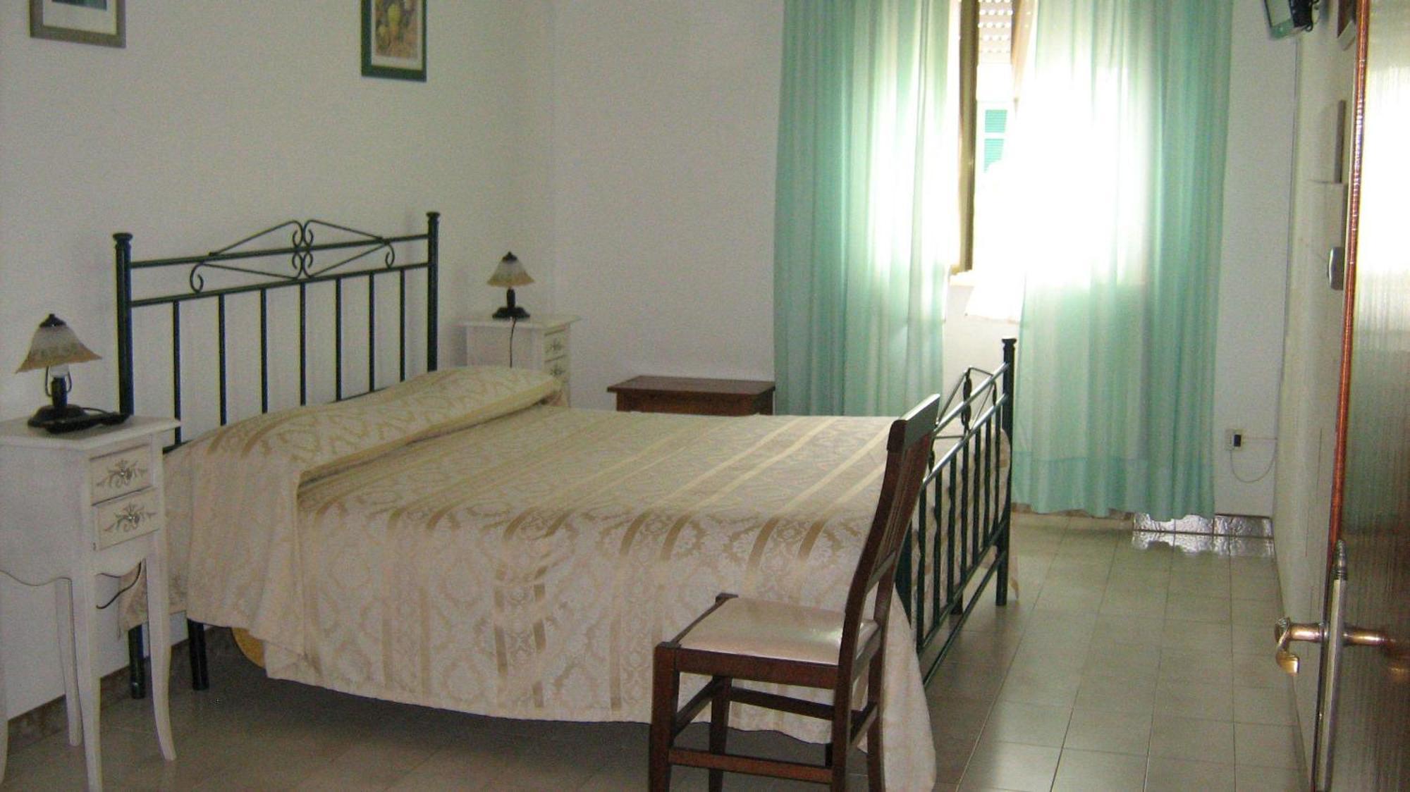 Albergo Europa Марина ди Манкаверза Стая снимка