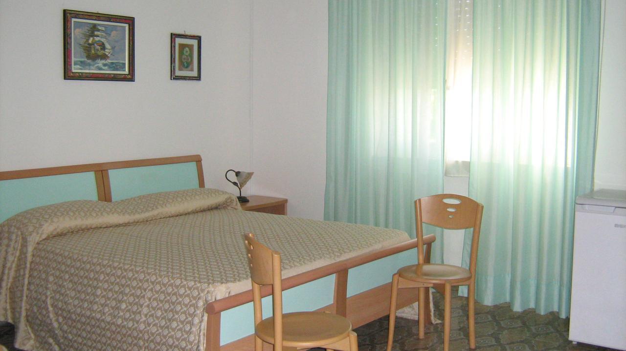 Albergo Europa Марина ди Манкаверза Екстериор снимка